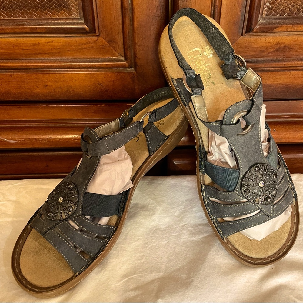 NWOT Women’s Rieker Grey/blue sandals6-6 1/2 US,(37),perfect  sandal w/medallion